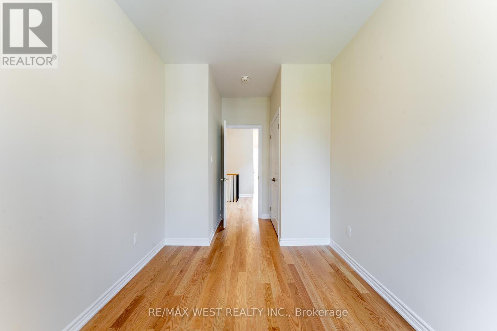 Photo 9 of 1424 National Common, Burlington ON