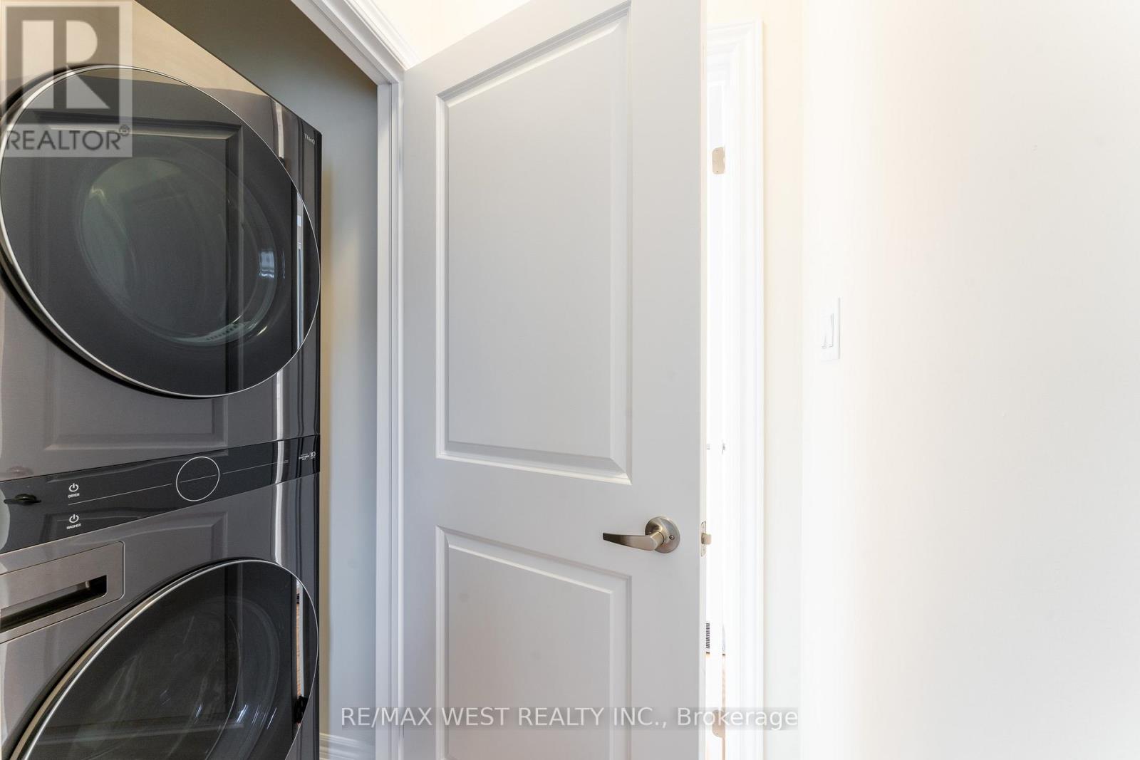 Photo 20 of 1424 National Common, Burlington ON