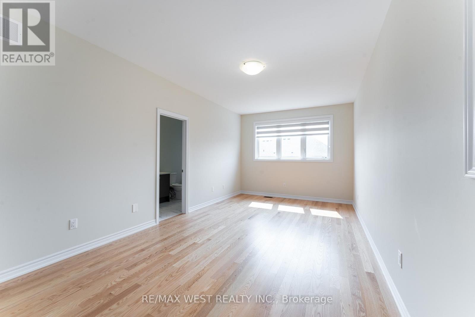 Photo 11 of 1424 National Common, Burlington ON