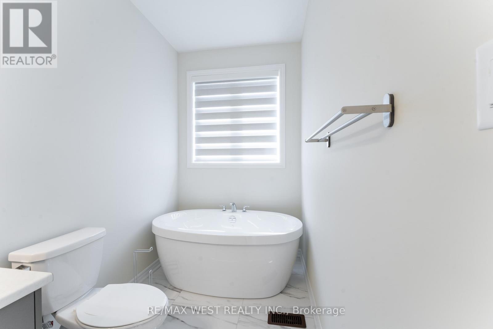 Photo 13 of 1424 National Common, Burlington ON