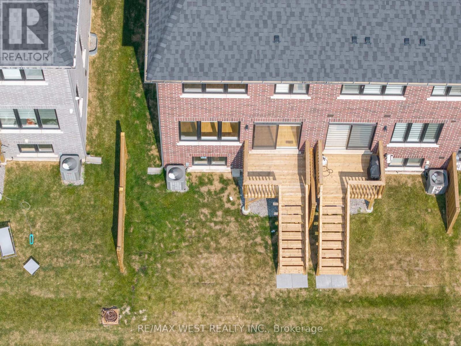 Photo 3 of 1424 National Common, Burlington ON
