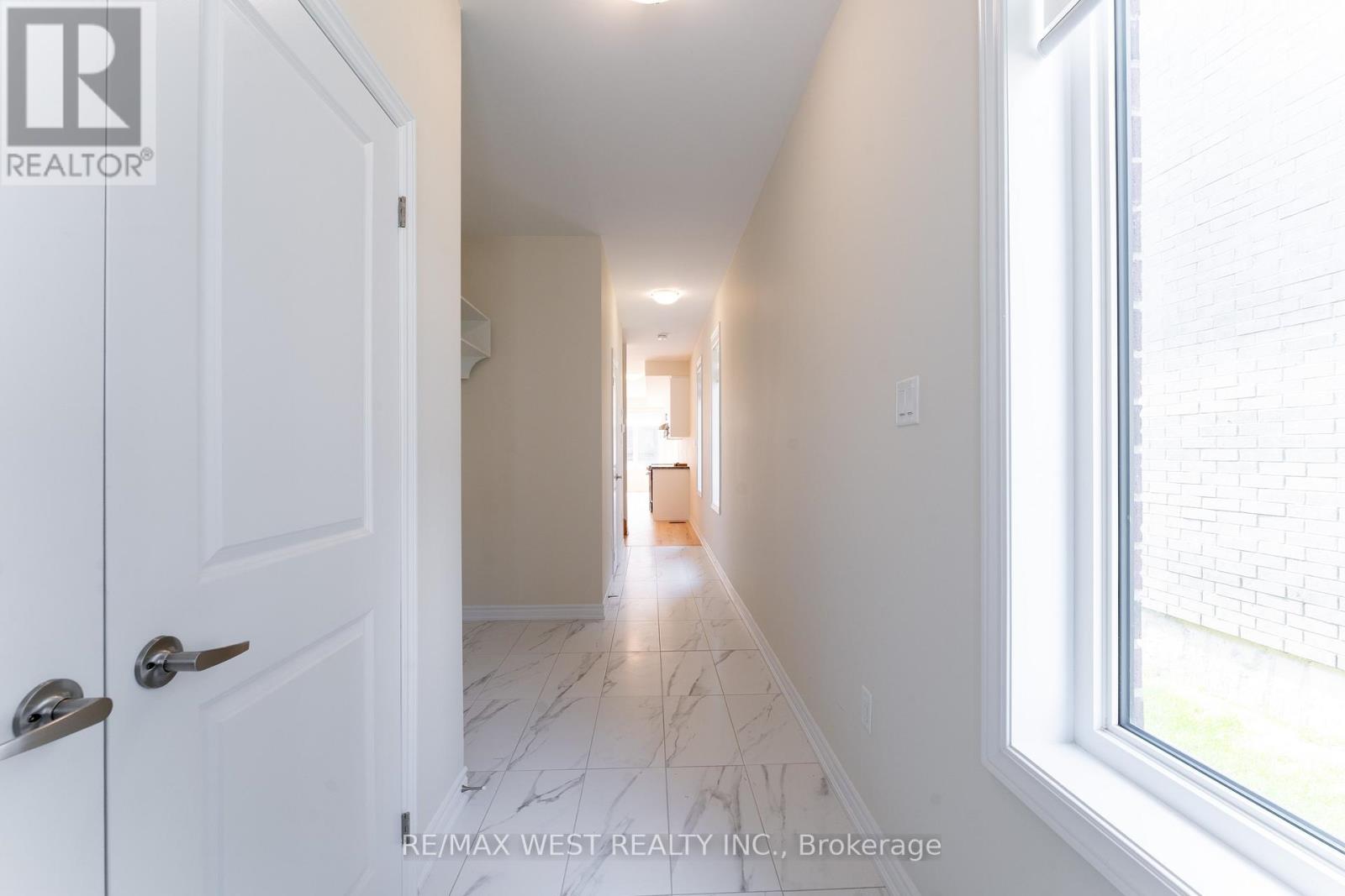Photo 4 of 1424 National Common, Burlington ON