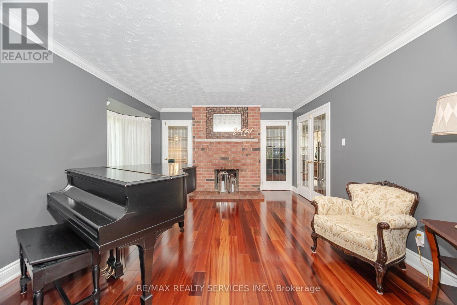 Photo 13 of 15 Brookbank Court, Brampton ON
