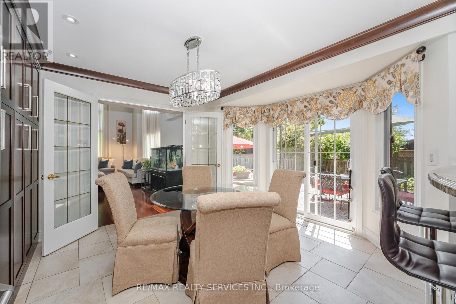 Photo 17 of 15 Brookbank Court, Brampton ON