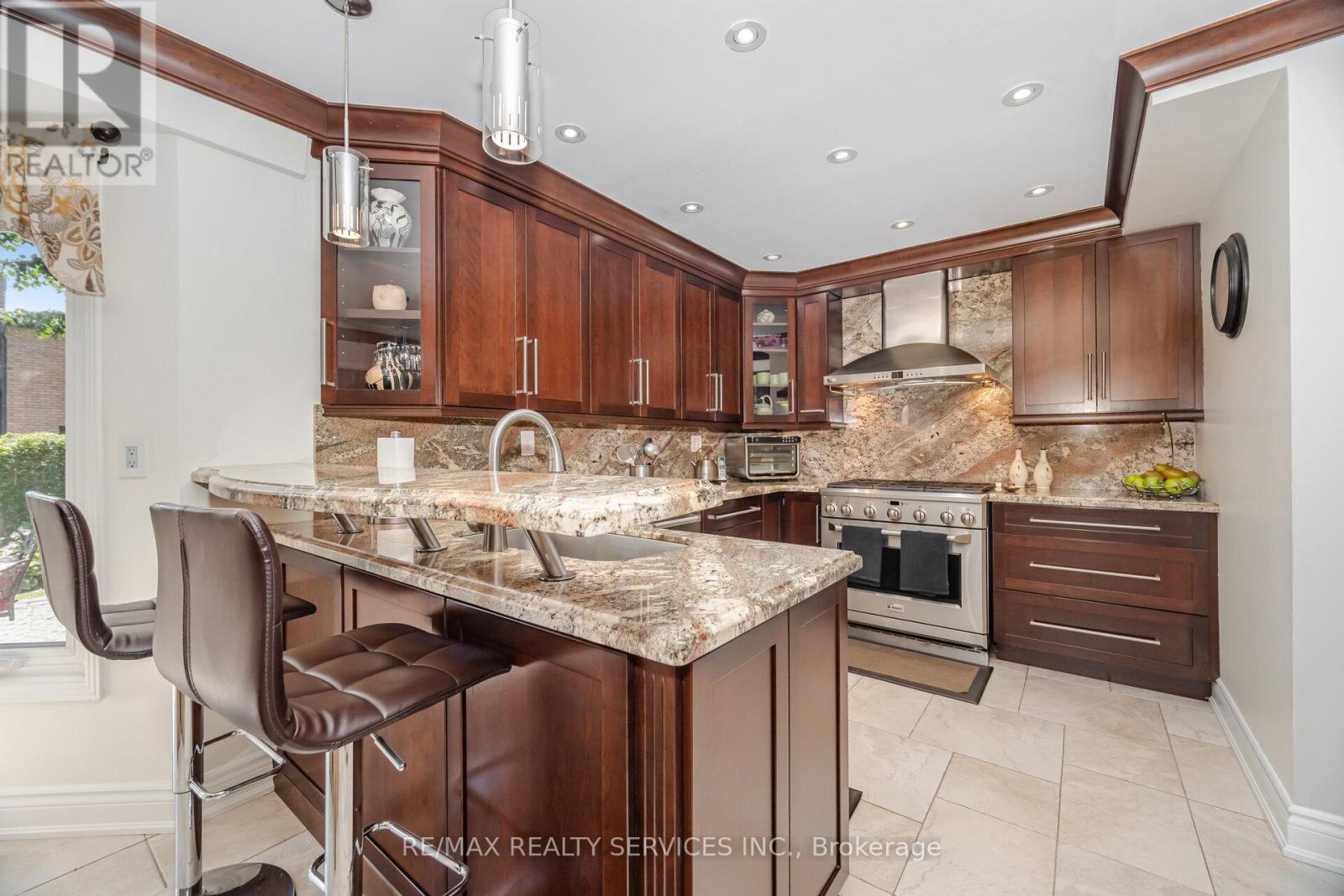 Photo 18 of 15 Brookbank Court, Brampton ON