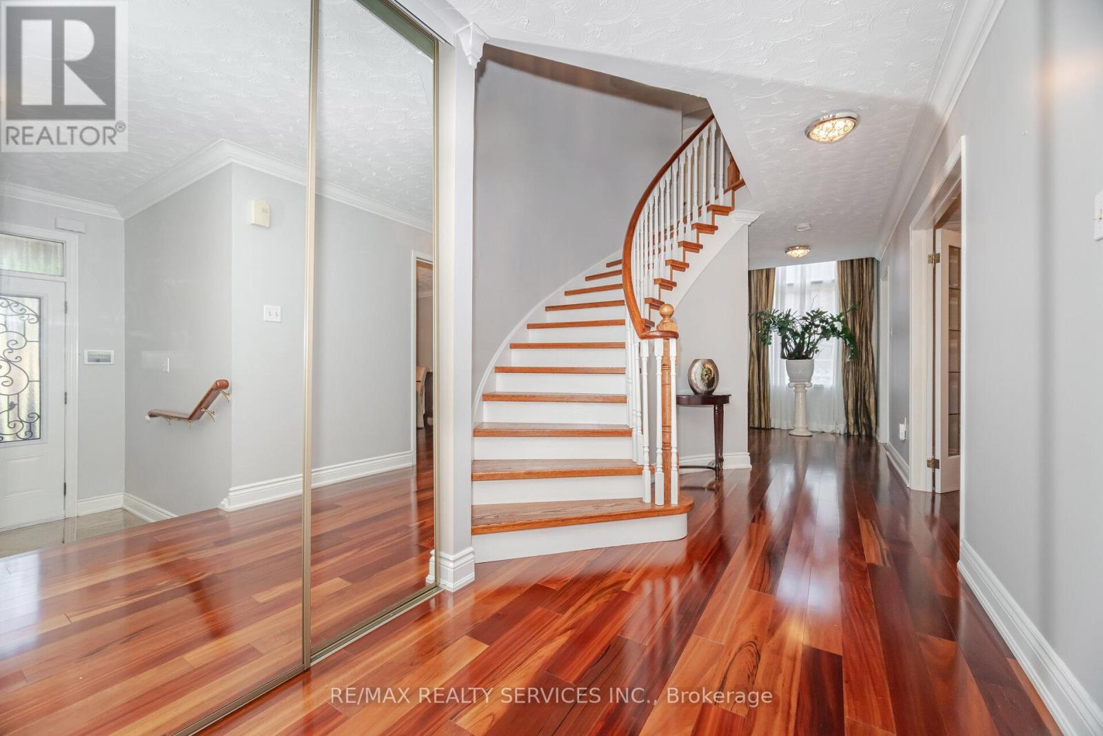 Photo 23 of 15 Brookbank Court, Brampton ON