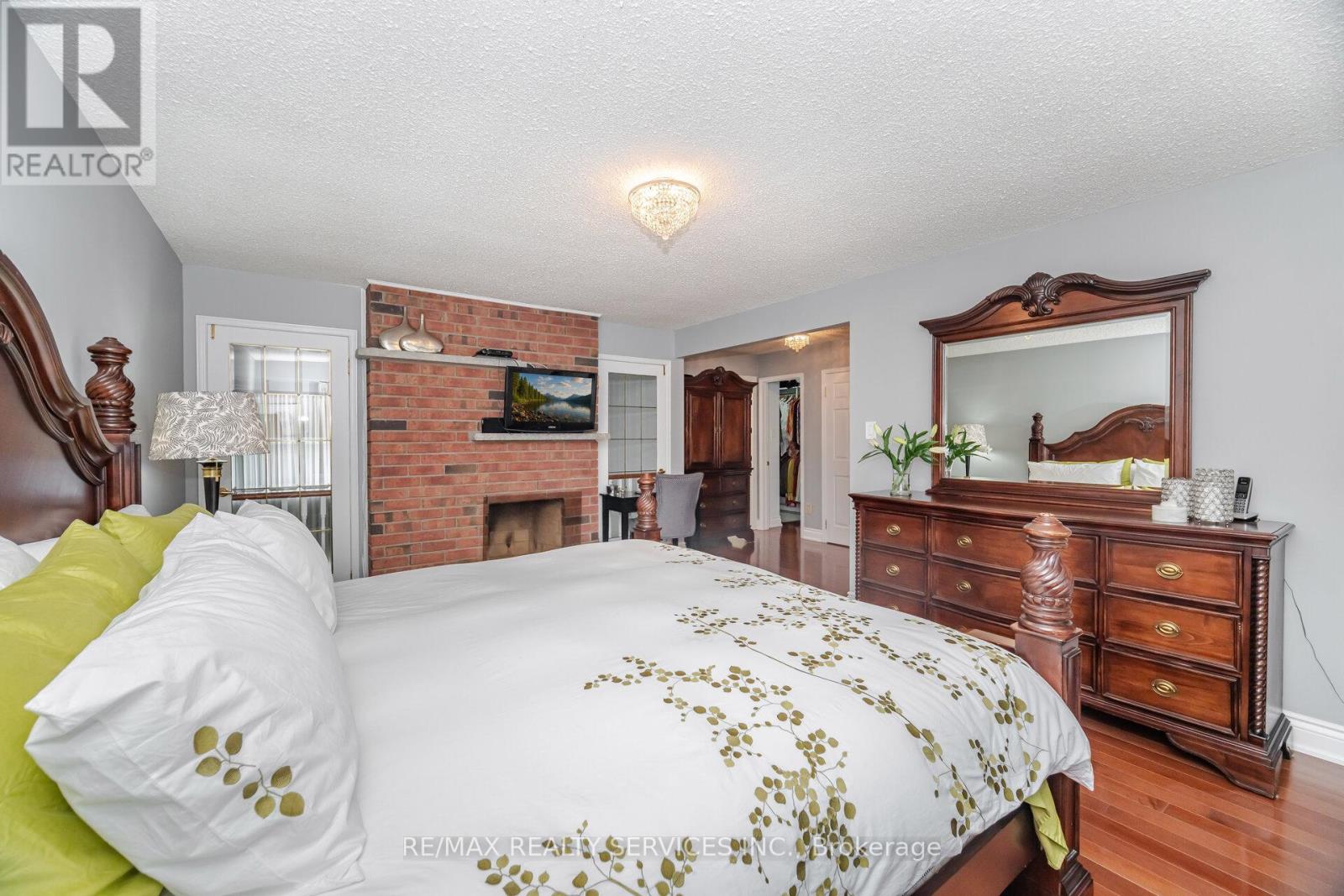 Photo 24 of 15 Brookbank Court, Brampton ON