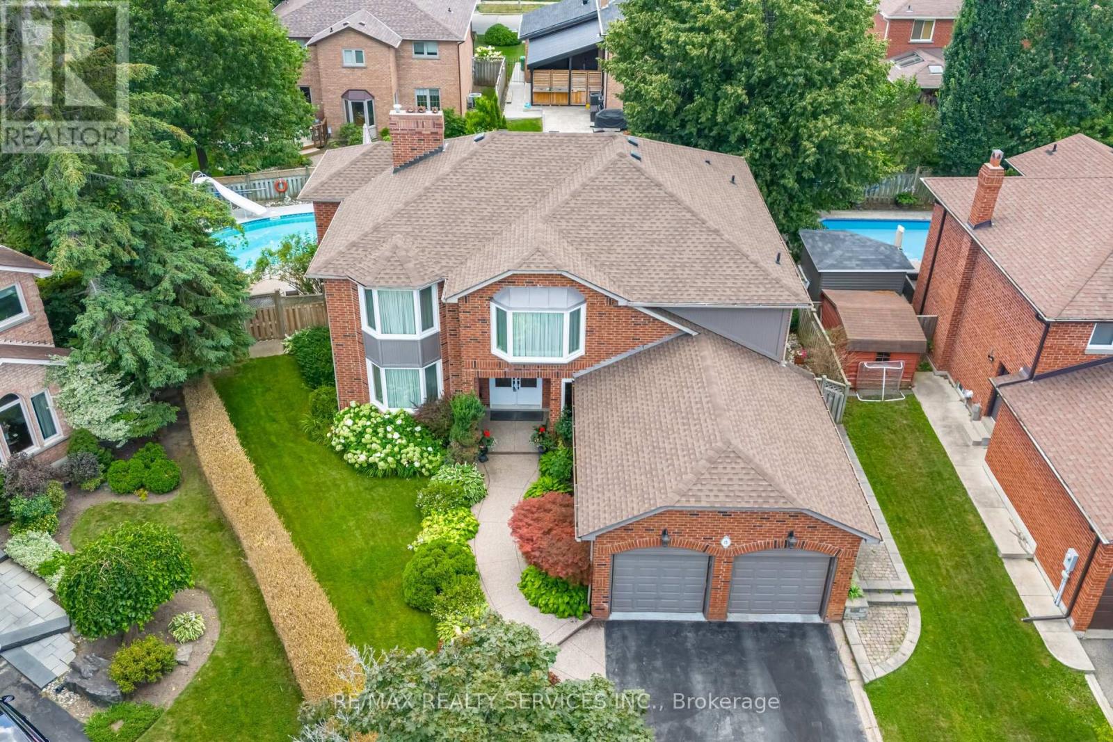 Photo 5 of 15 Brookbank Court, Brampton ON
