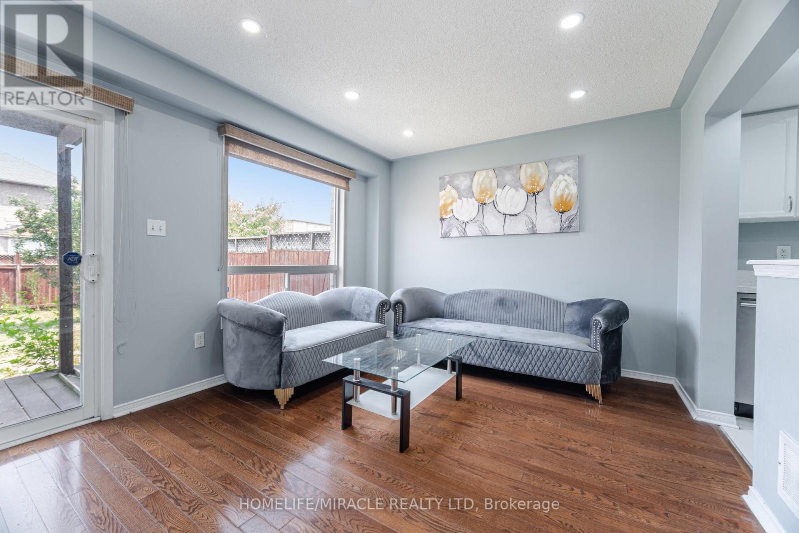 Photo 16 of 4 Vauxhall Crescent, Brampton ON