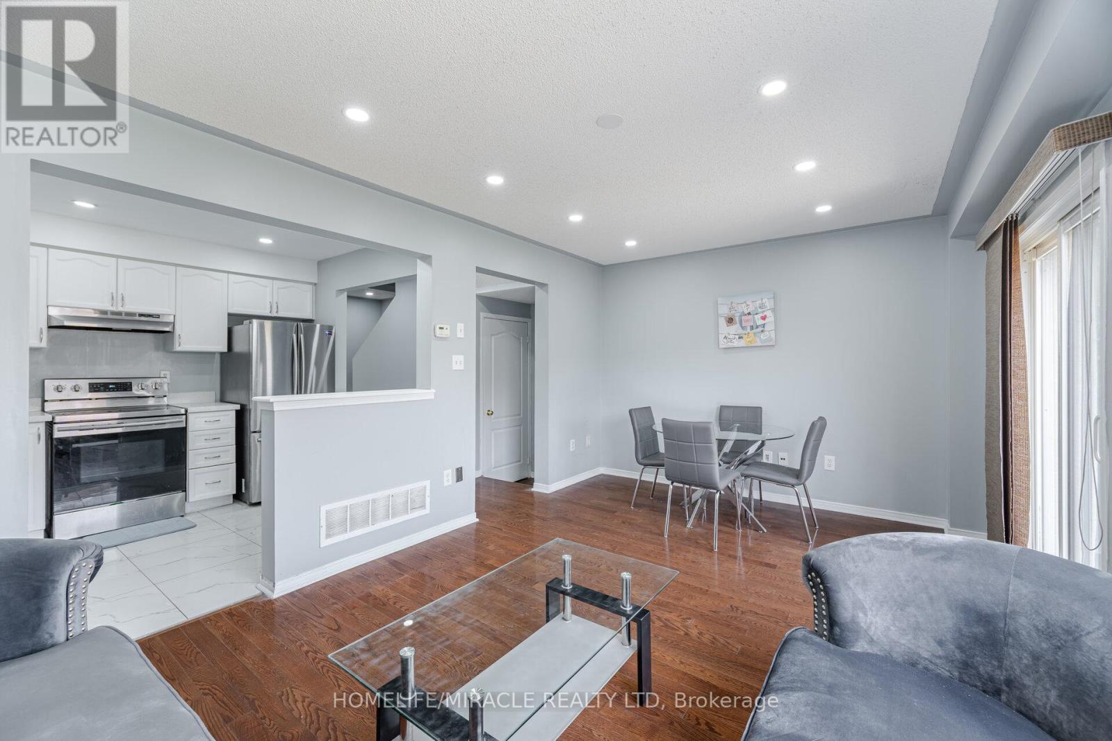 Photo 19 of 4 Vauxhall Crescent, Brampton ON