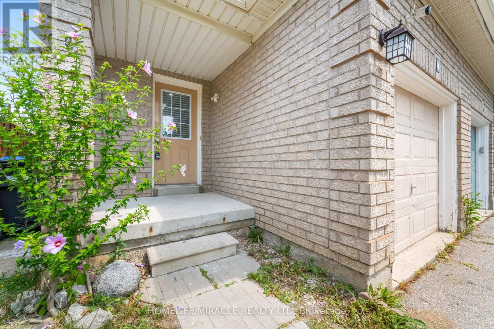 Photo 7 of 4 Vauxhall Crescent, Brampton ON