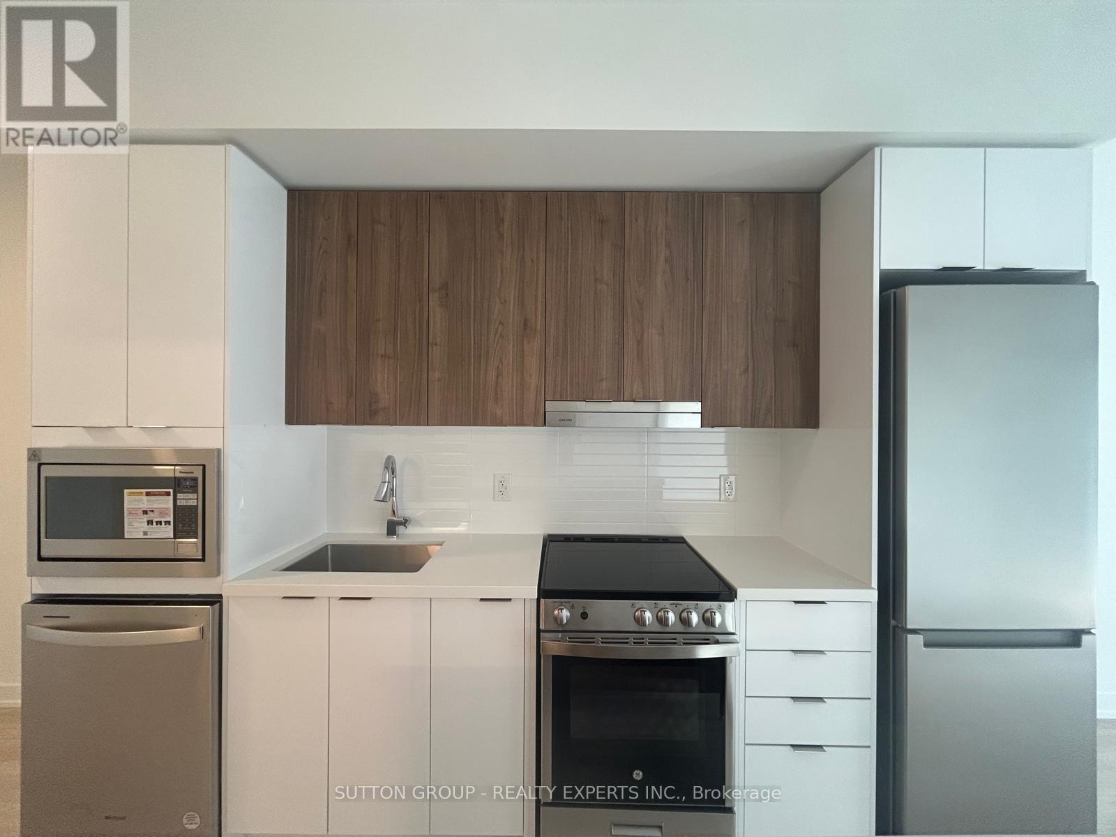 Photo 4 of 615 5105 Hurontario Street, Mississauga ON