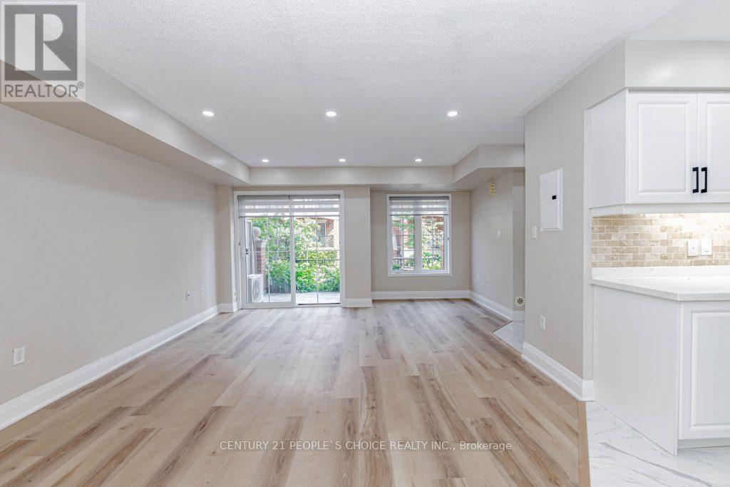 Photo 14 of 25 47 Hays Boulevard, Oakville ON
