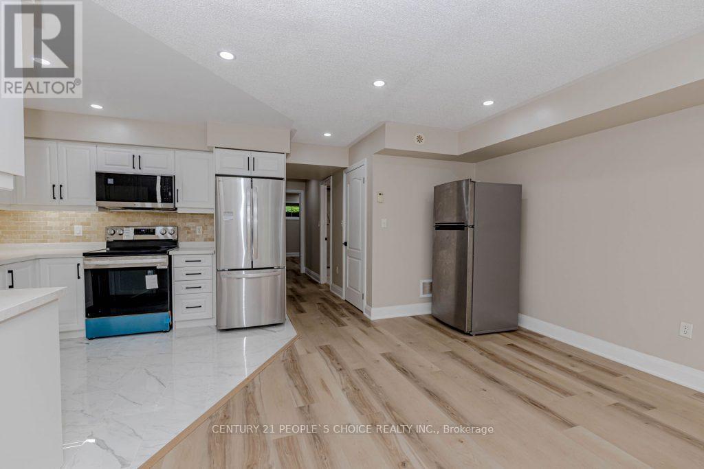 Photo 17 of 25 47 Hays Boulevard, Oakville ON