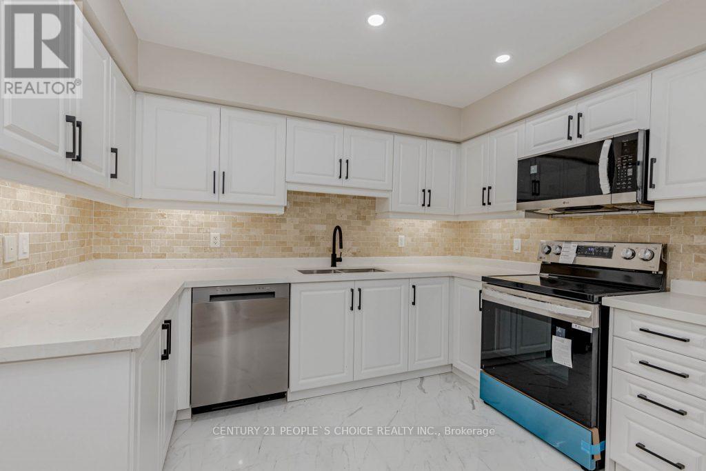 Photo 22 of 25 47 Hays Boulevard, Oakville ON