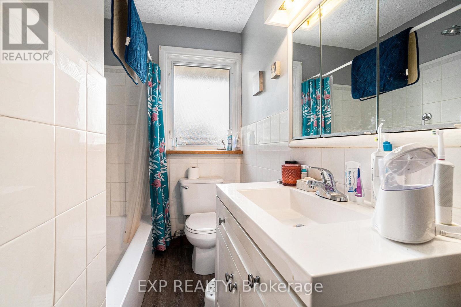 Photo 3 of 113 Ridgefield Crescent, Ottawa ON