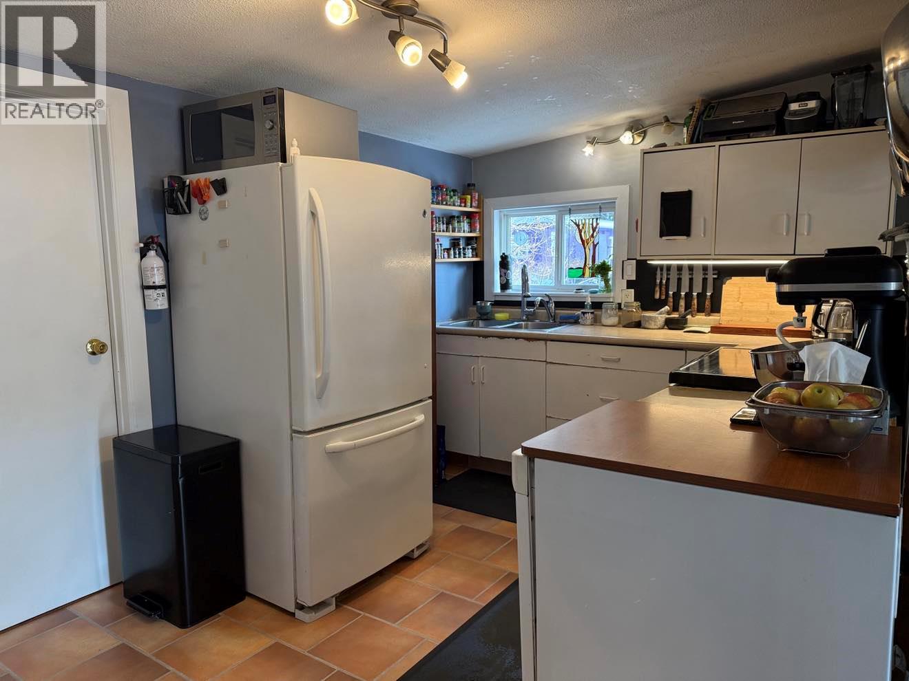 1114 Columbia Heights, Robson