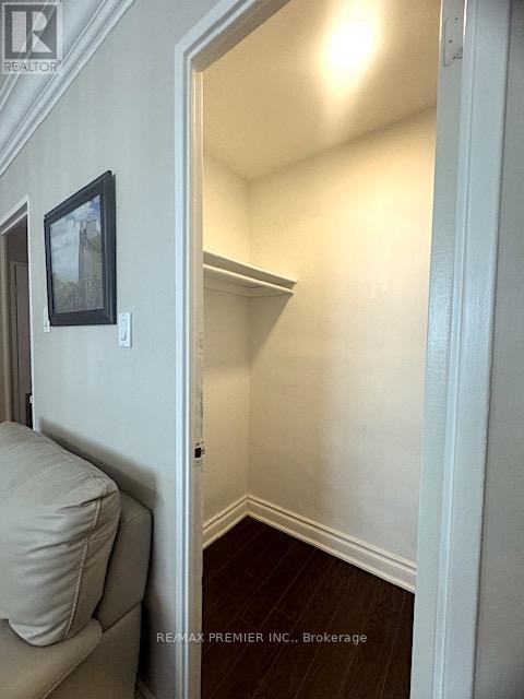 Photo 4 of 513 2645 Jane Street W, Toronto ON