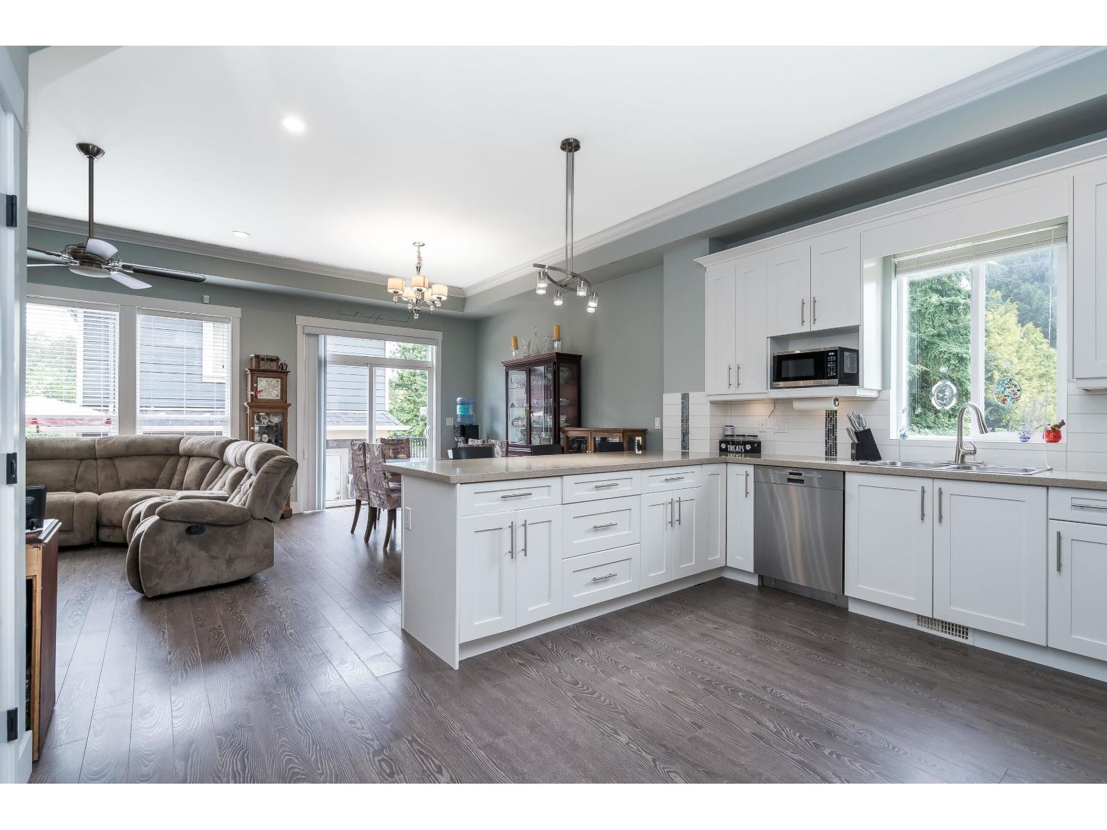 Photo 4 of 7343 191 B Street, Surrey BC