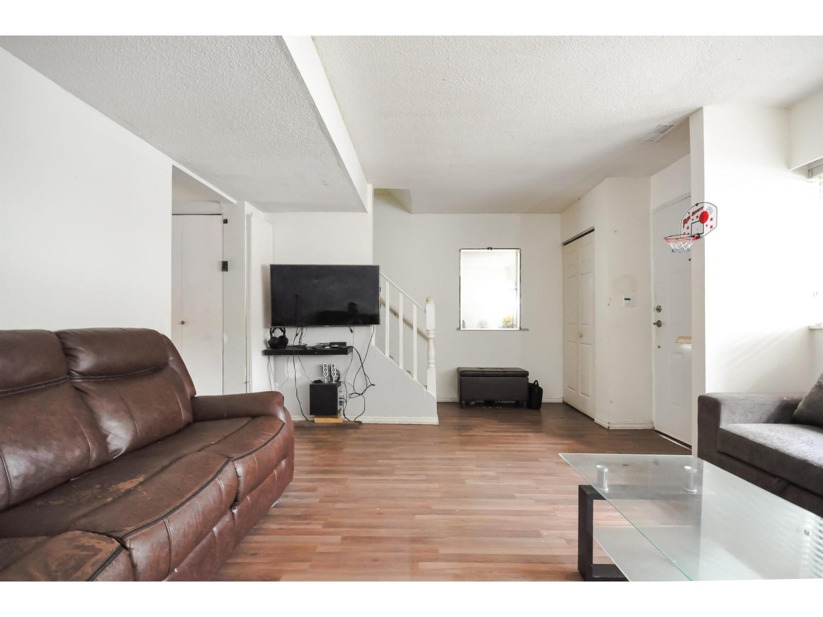 Photo 4 of 77 20350 53 Avenue, Langley BC
