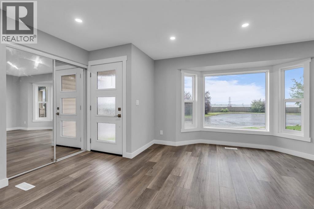 Single Family House 4 Level for Sale in  Bedfield Court NE Beddington Heights Calgary 