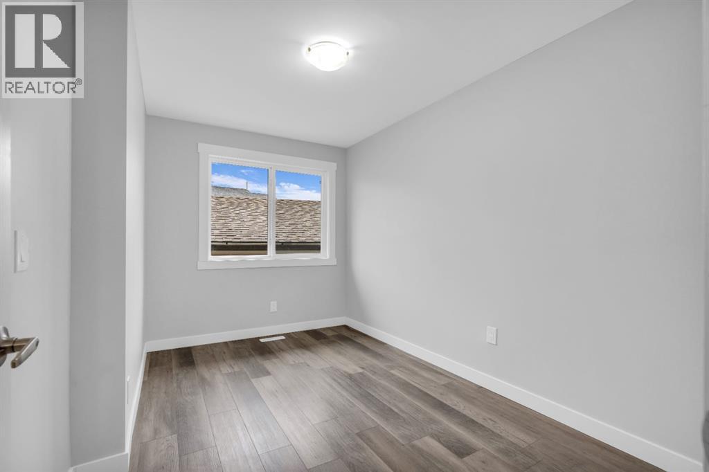 Single Family House 4 Level for Sale in  Bedfield Court NE Beddington Heights Calgary 