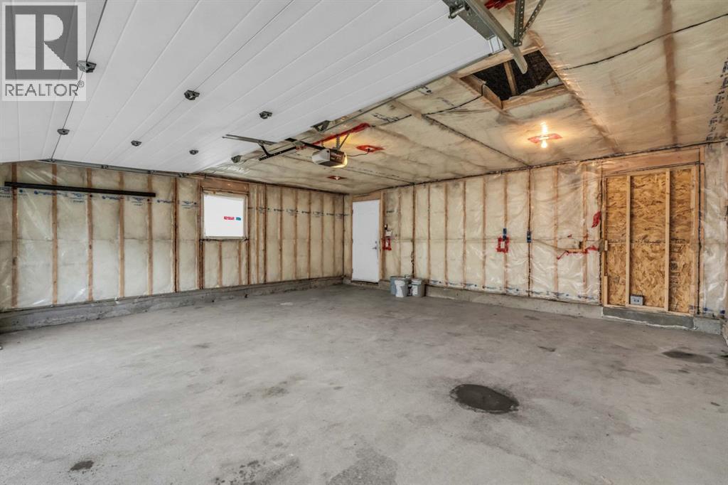 Single Family House 4 Level for Sale in  Bedfield Court NE Beddington Heights Calgary 