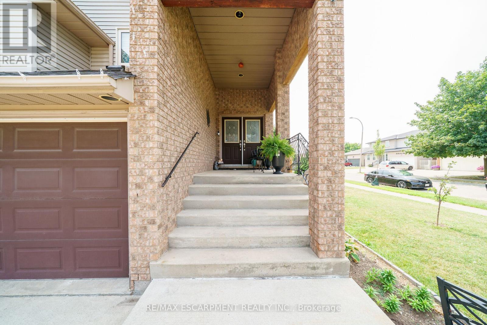 Photo 40 of 2 Tyler Drive, Hamilton ON