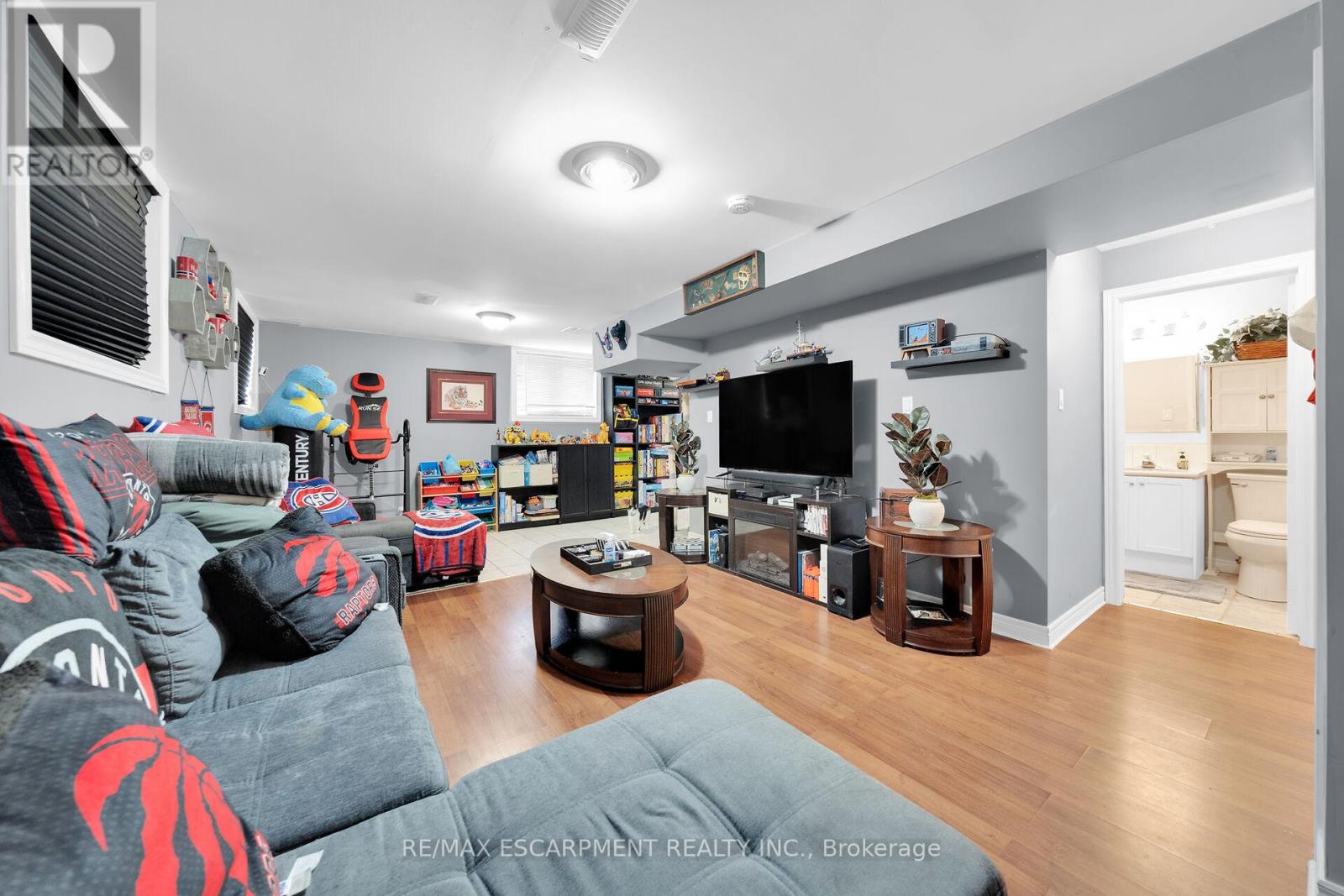 Photo 13 of 2 Tyler Drive, Hamilton ON