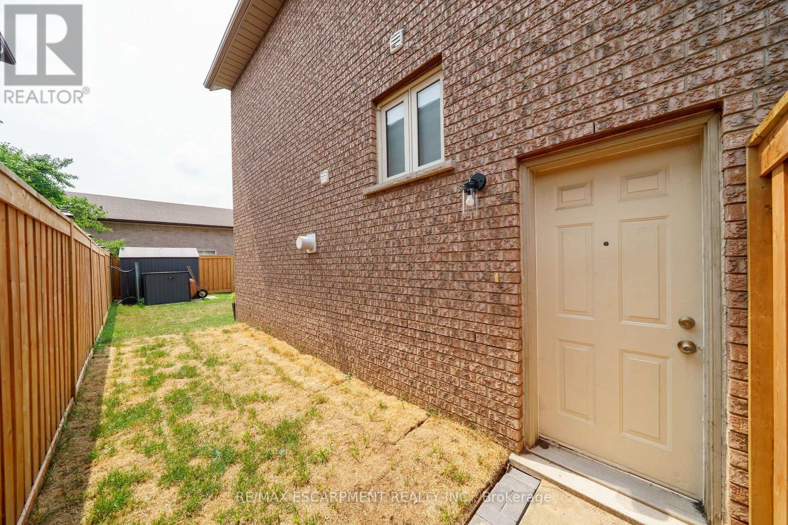 Photo 8 of 2 Tyler Drive, Hamilton ON