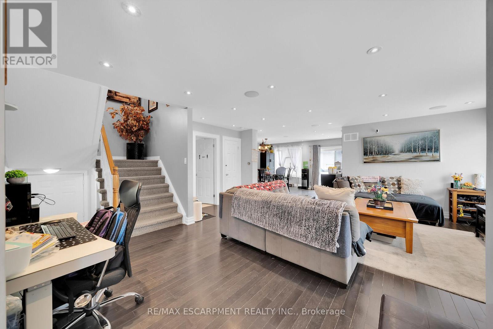 Photo 45 of 2 Tyler Drive, Hamilton ON