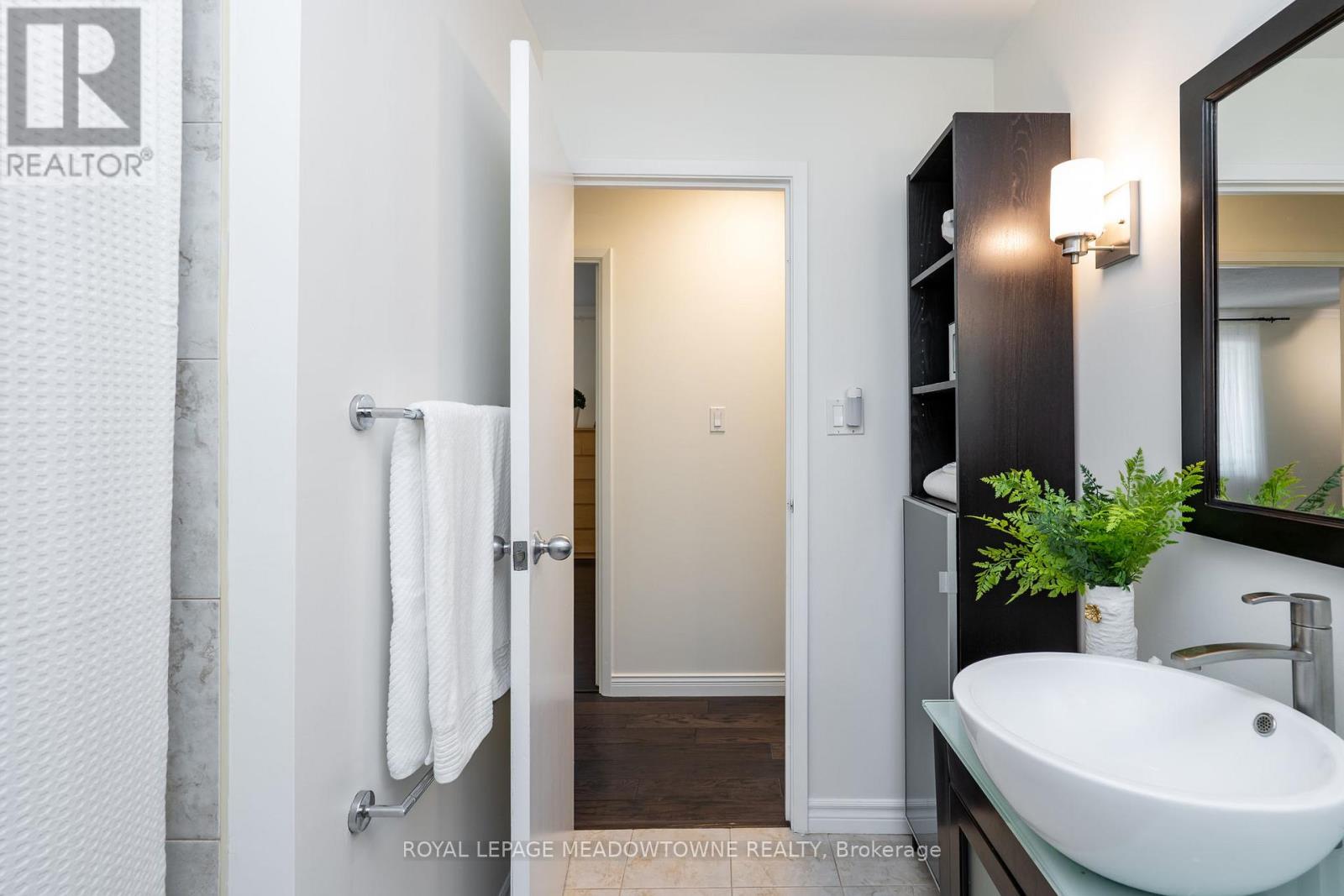 Photo 5 of 230 Kribs Street, Cambridge ON