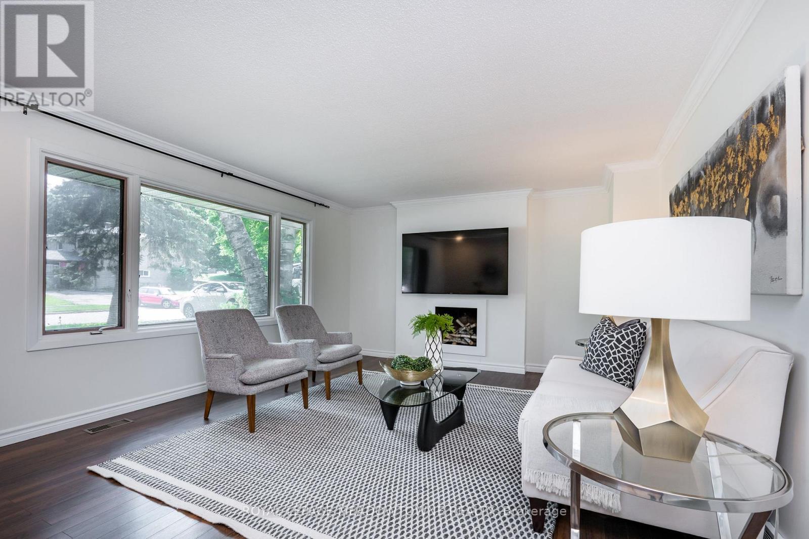 Photo 11 of 230 Kribs Street, Cambridge ON
