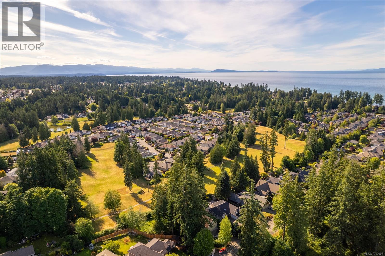 Photo 14 of 646 Hawthorne Rise, French Creek BC