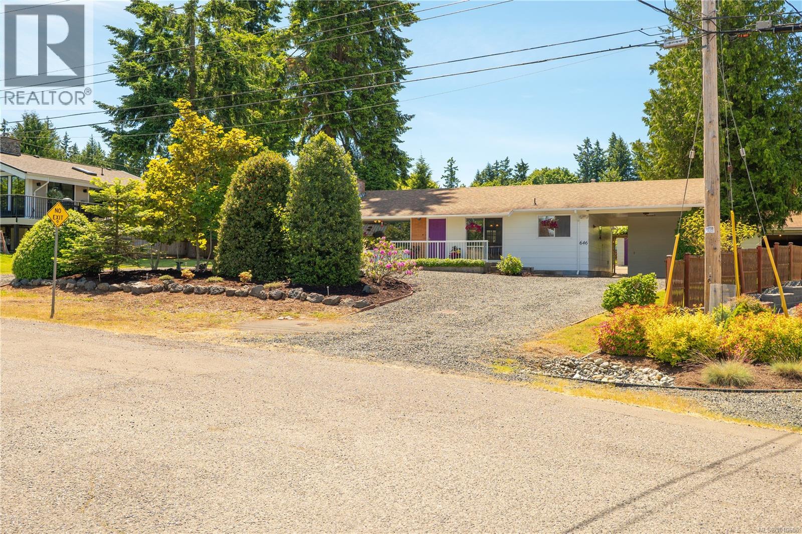 Photo 15 of 646 Hawthorne Rise, French Creek BC