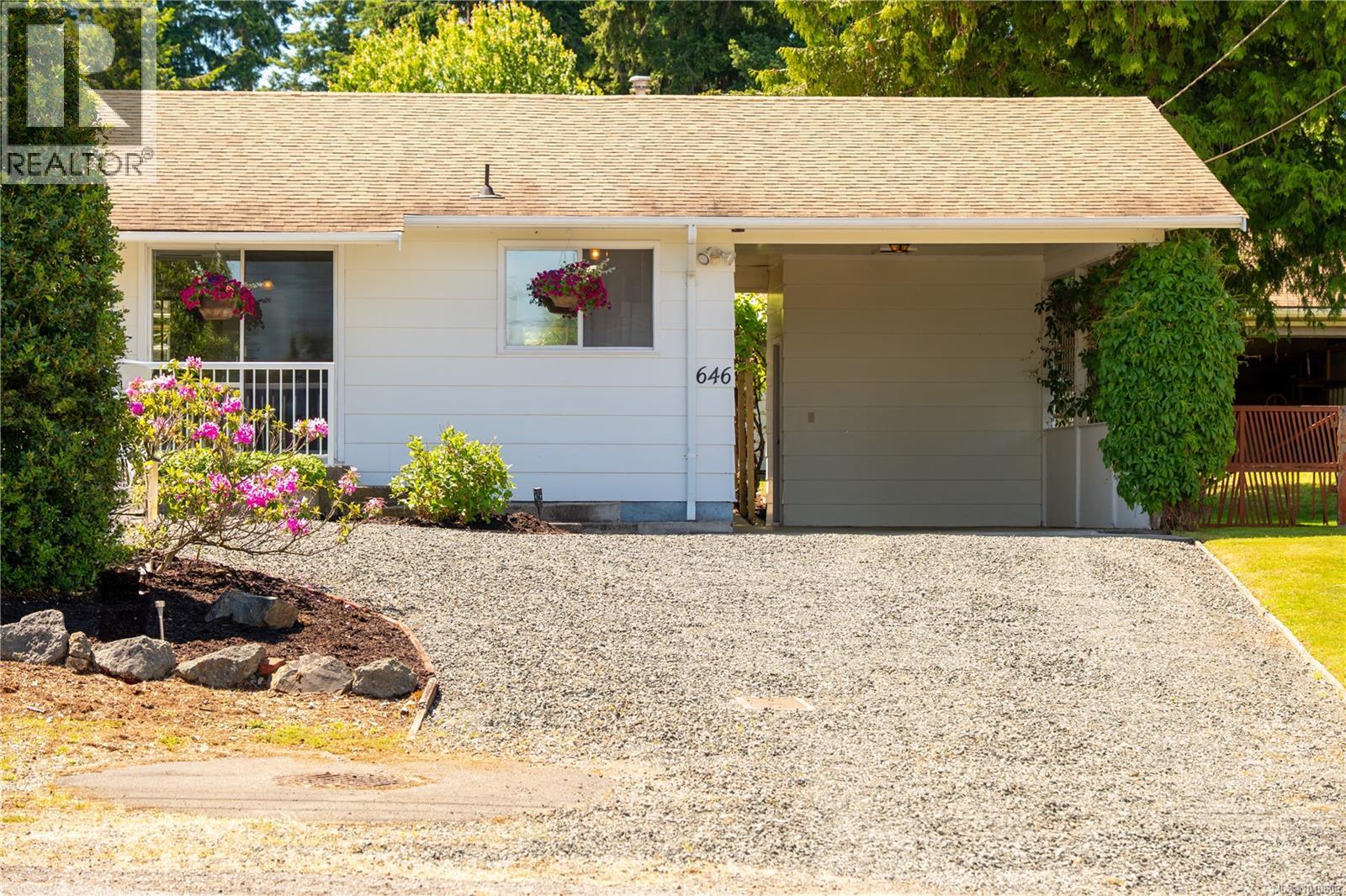 Photo 16 of 646 Hawthorne Rise, French Creek BC