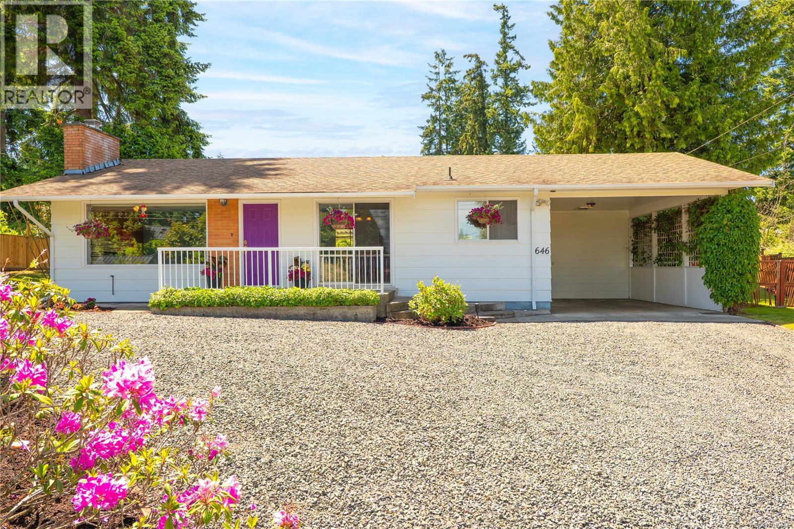 Photo 17 of 646 Hawthorne Rise, French Creek BC