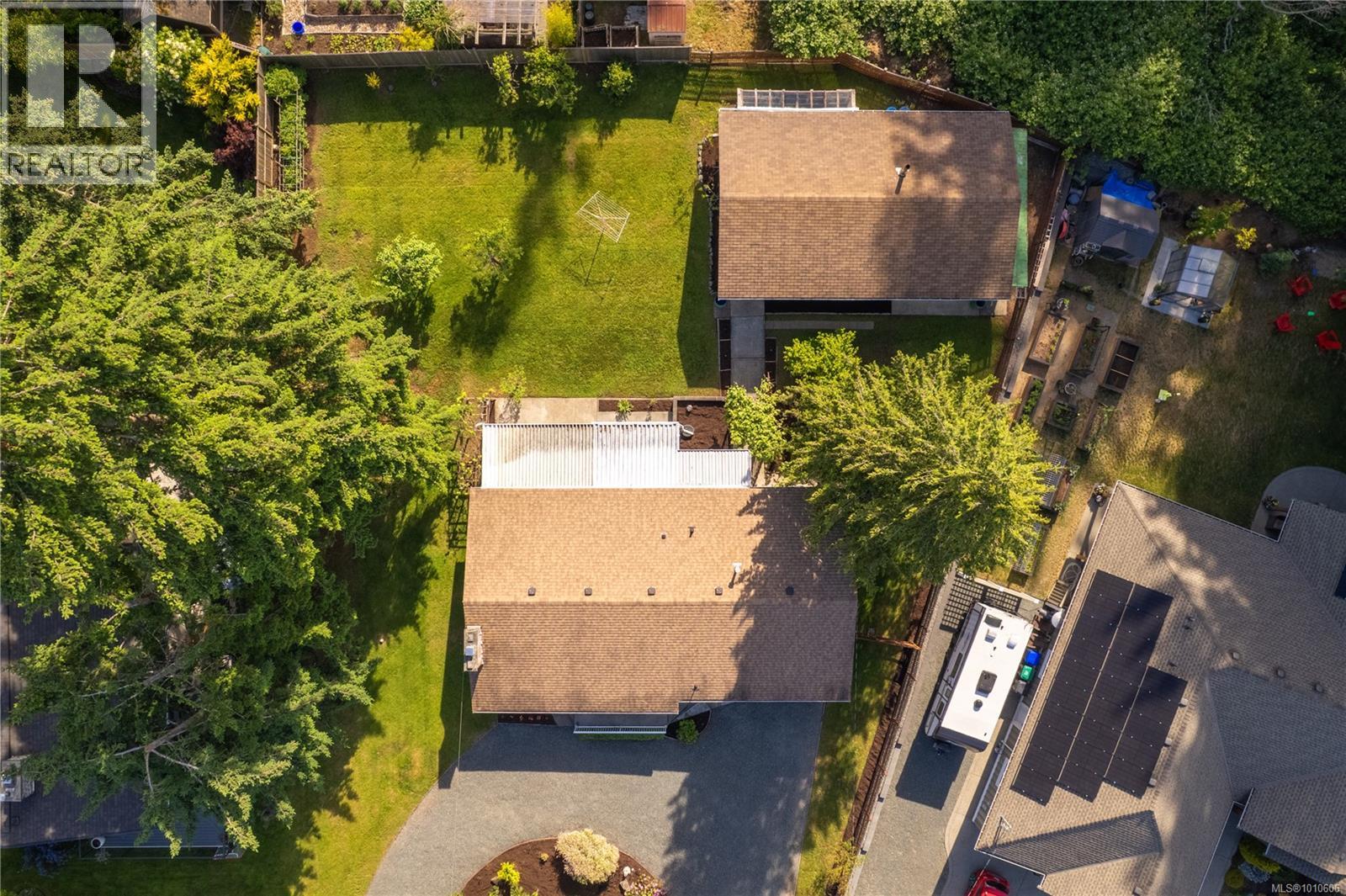Photo 2 of 646 Hawthorne Rise, French Creek BC