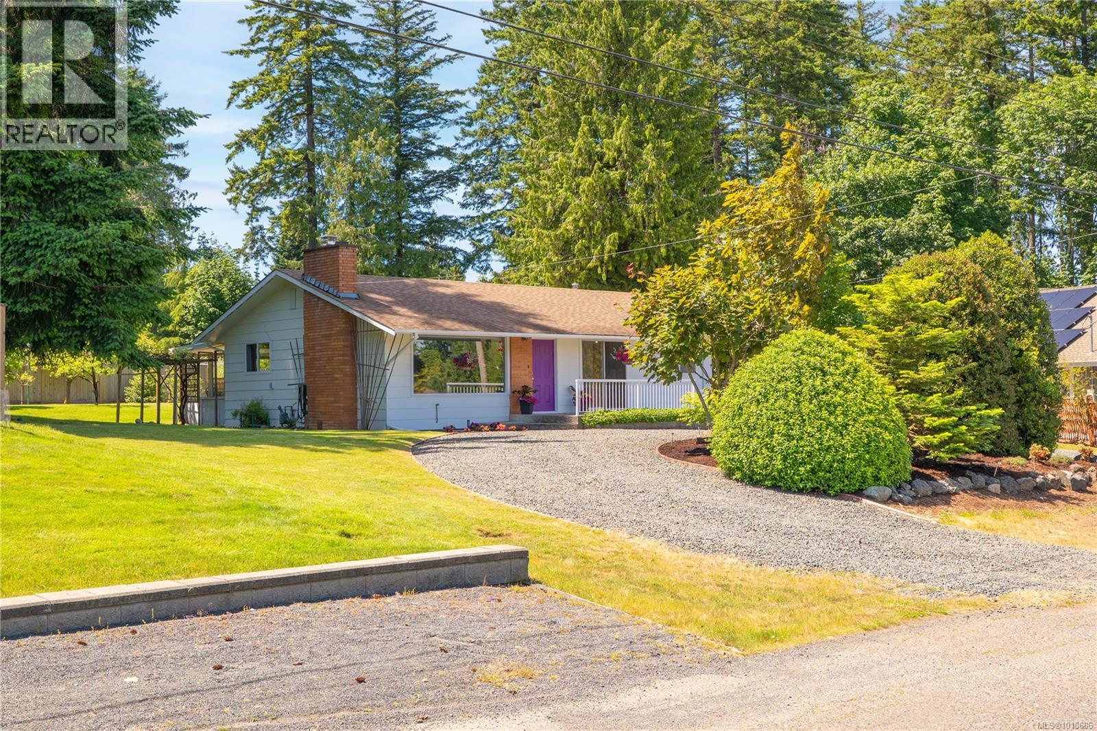Photo 20 of 646 Hawthorne Rise, French Creek BC