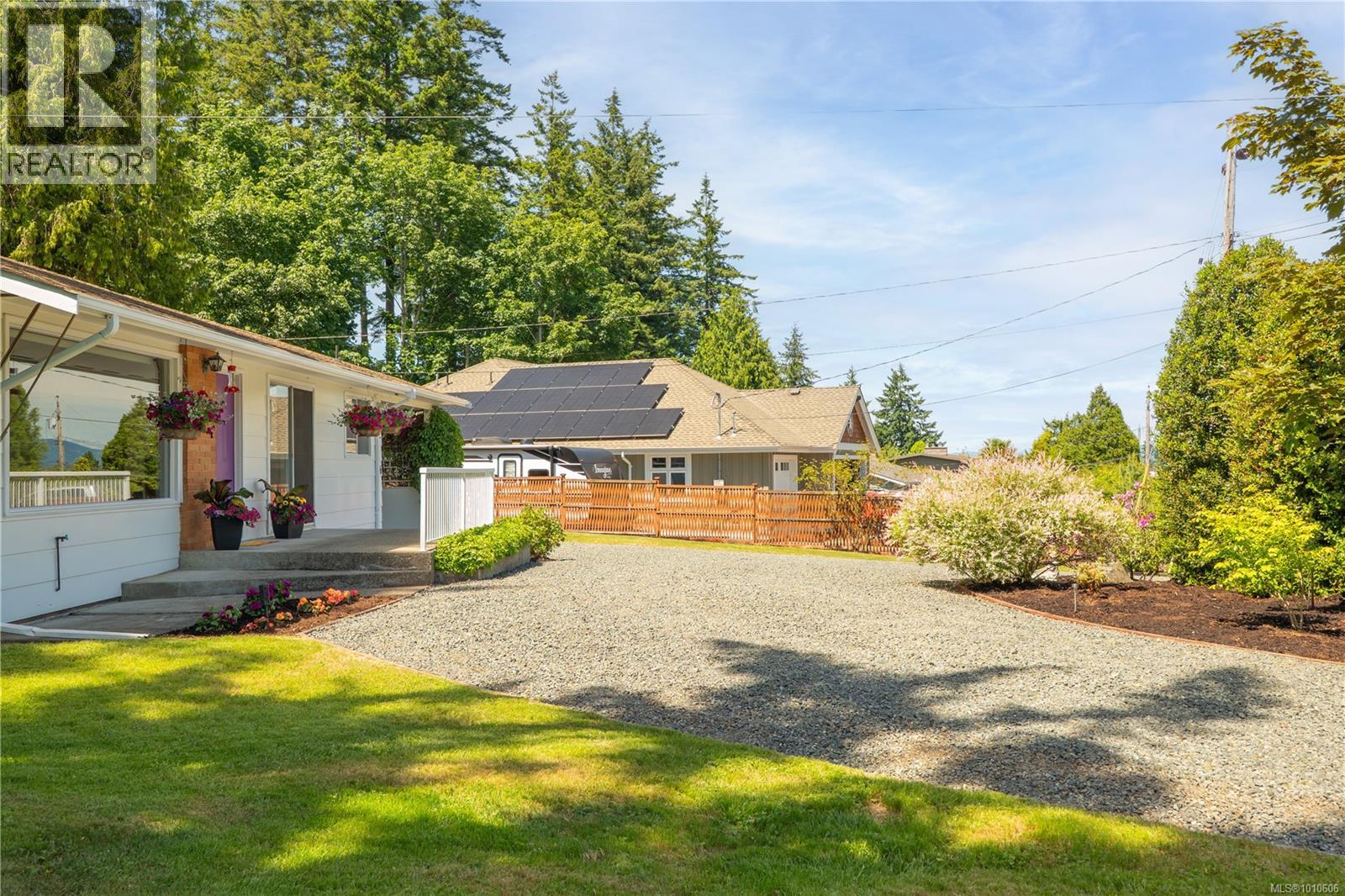 Photo 23 of 646 Hawthorne Rise, French Creek BC