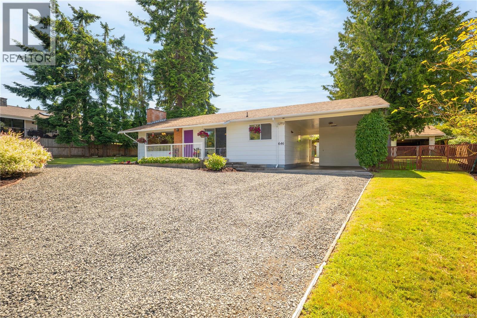 Photo 24 of 646 Hawthorne Rise, French Creek BC