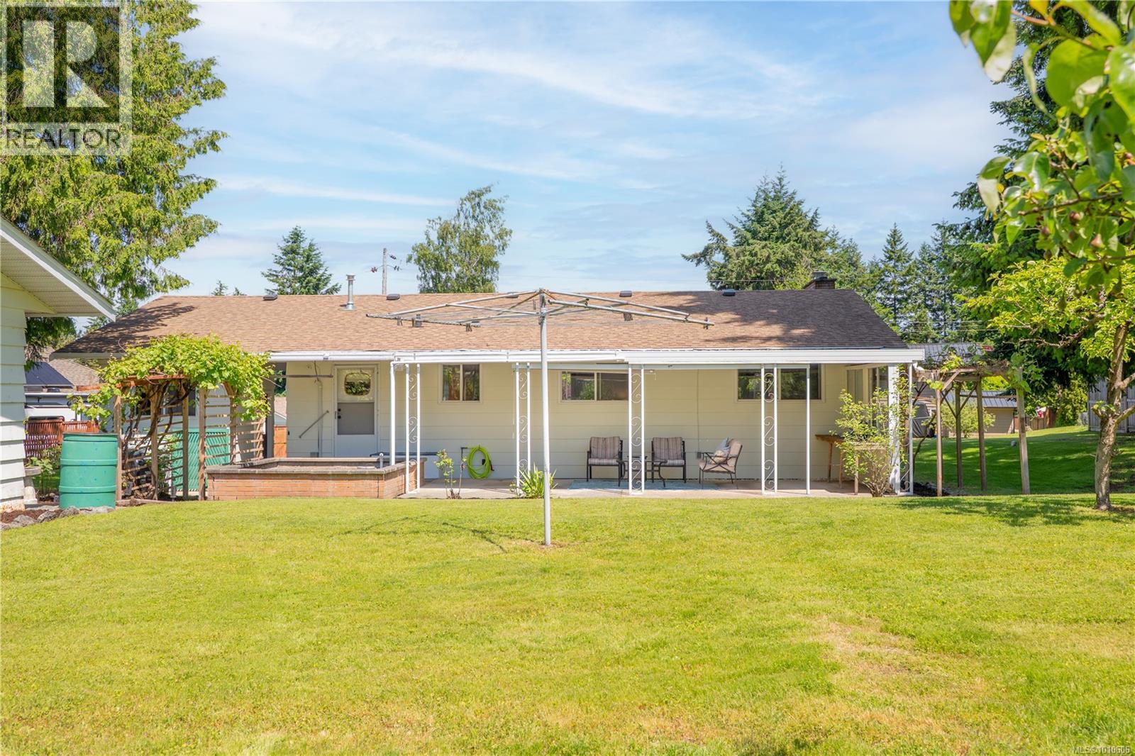 Photo 27 of 646 Hawthorne Rise, French Creek BC