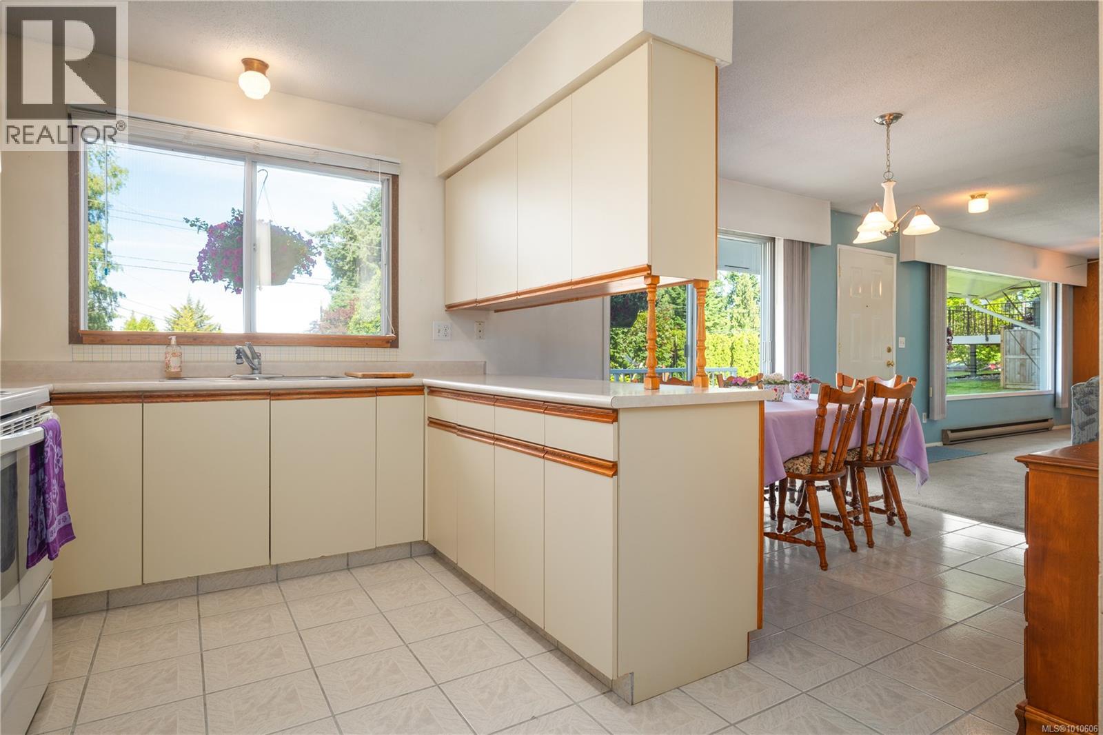 Photo 53 of 646 Hawthorne Rise, French Creek BC
