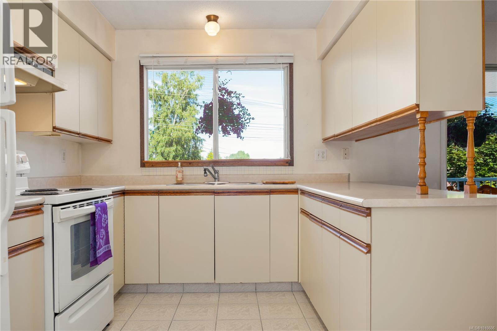 Photo 55 of 646 Hawthorne Rise, French Creek BC