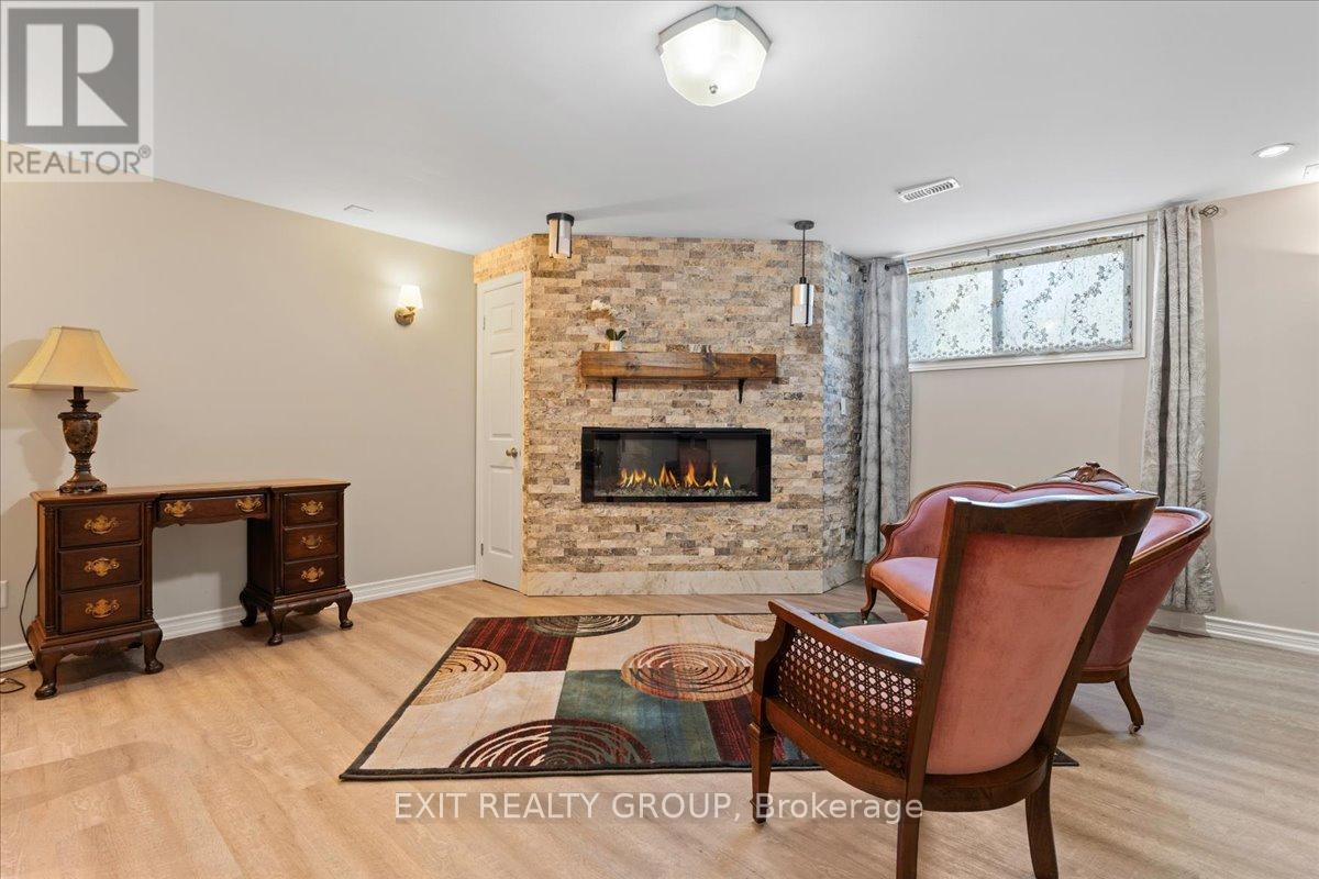 Photo 7 of 33 Carrying Place Road, Quinte West ON