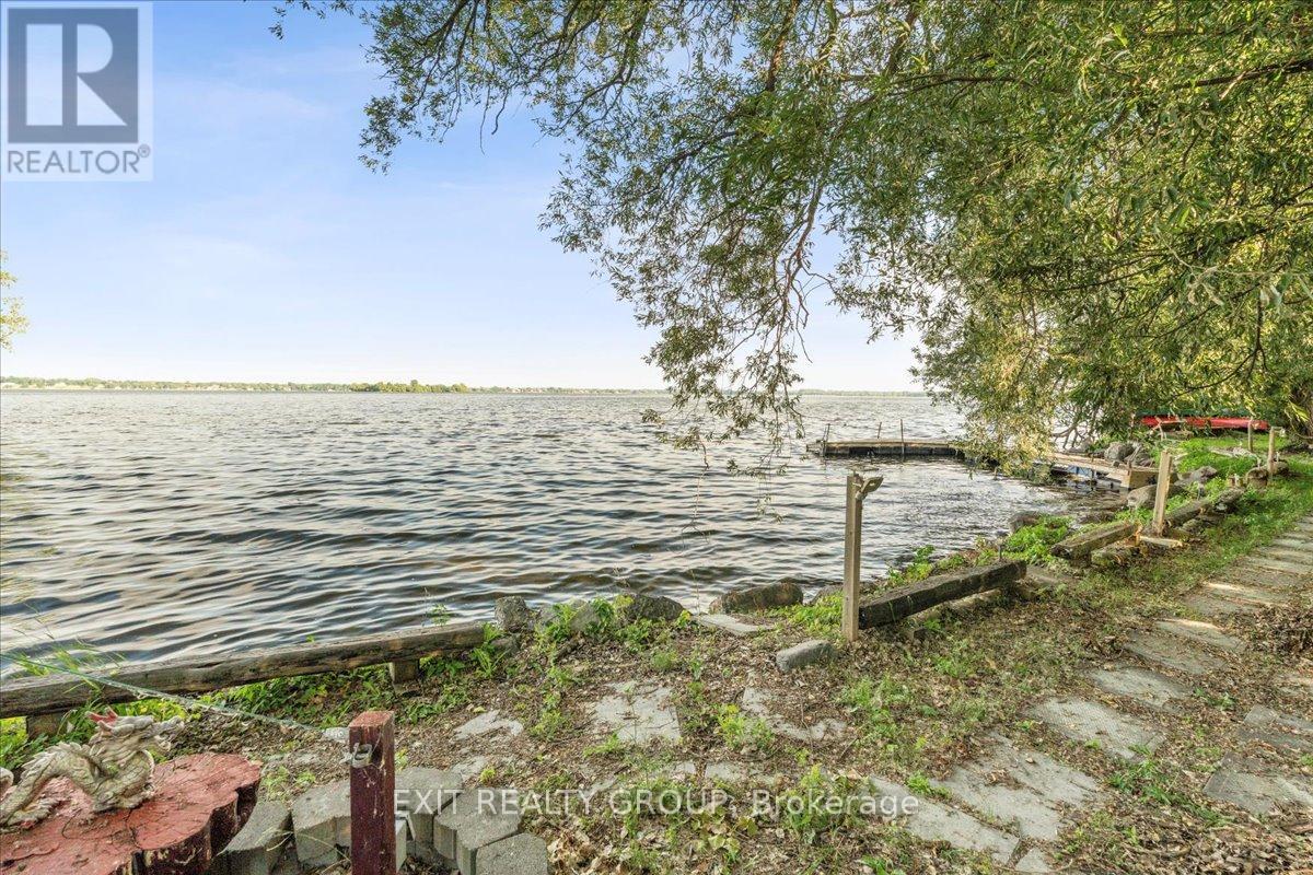 Photo 5 of 33 Carrying Place Road, Quinte West ON