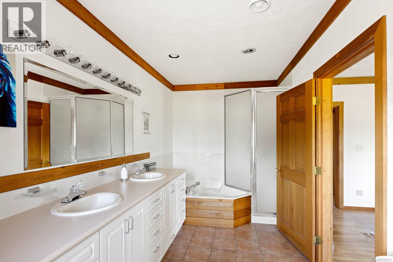  9775 West Saanich Road, North Saanich