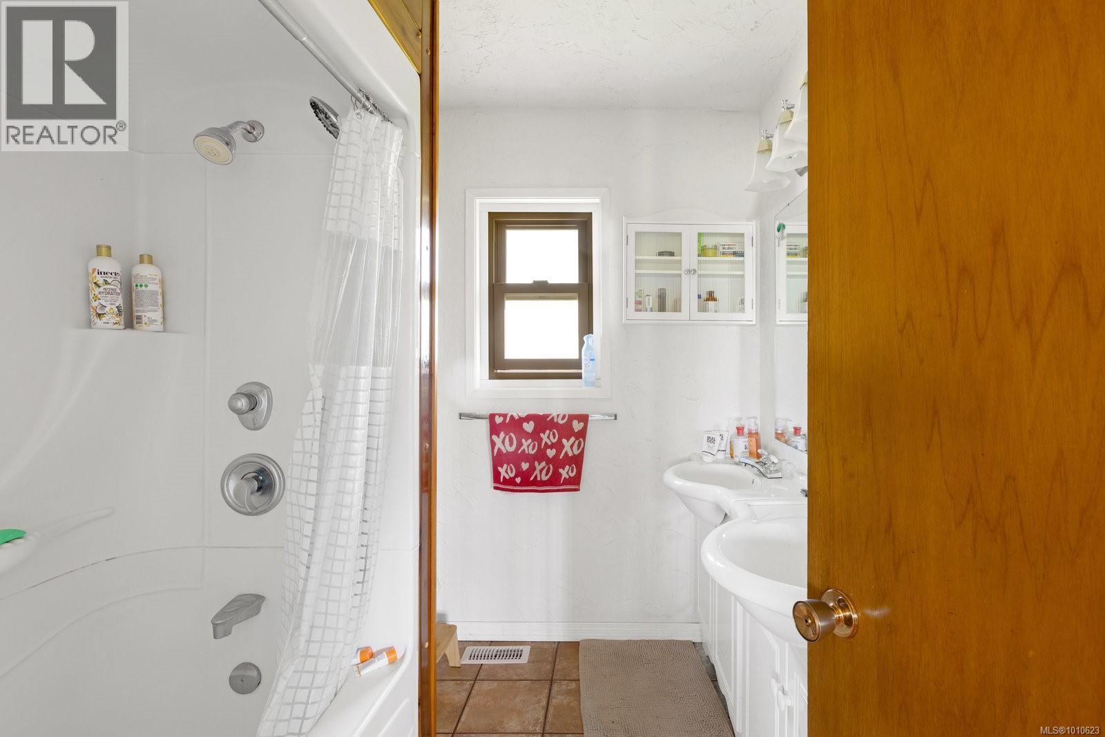  9775 West Saanich Road, North Saanich