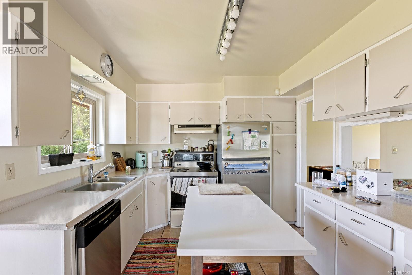  9775 West Saanich Road, North Saanich