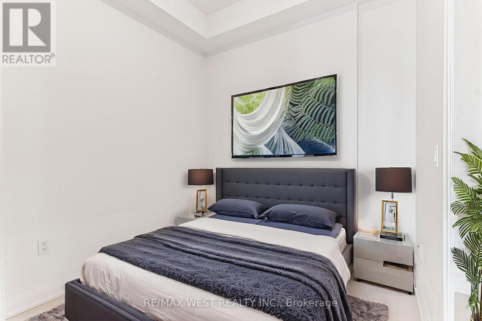Photo 2 of 3310 30 Gibbs Road W, Toronto ON